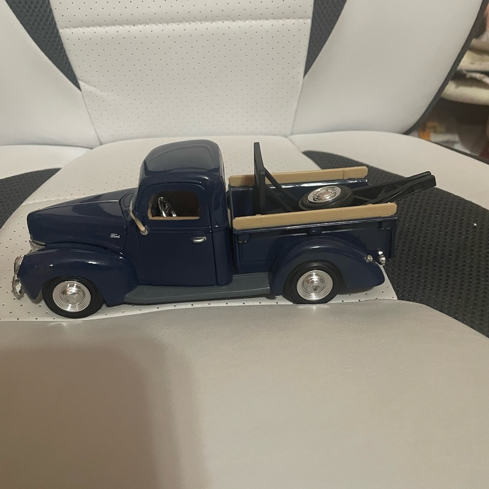 1940 Ford pick up tow truck Diecast scale 1:24